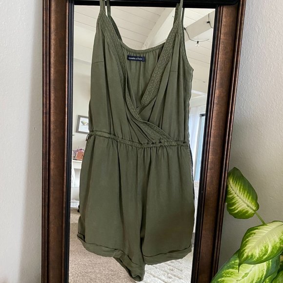 A&F Olive Utility Romper - Picture 4 of 6